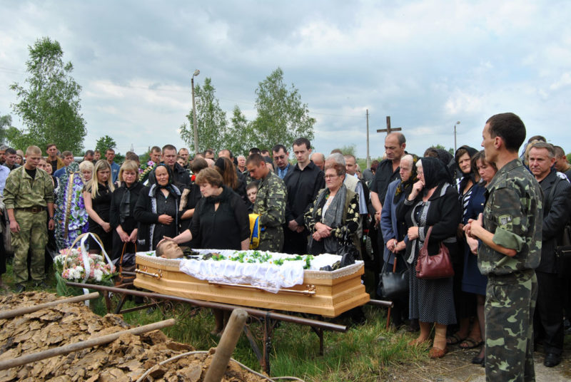 Герої не вмирають! На Батьківщині поховали капітана Степана Воробця