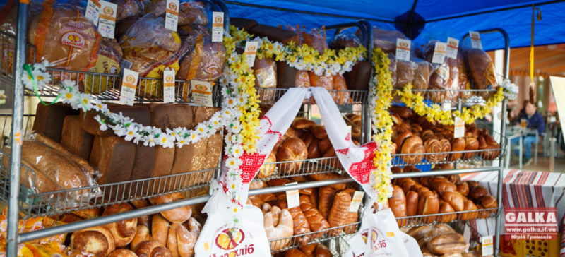 У неділю місто фестивалить : Мешканців кличуть на “Свято хліба” та “Прикарпатський вернісаж”