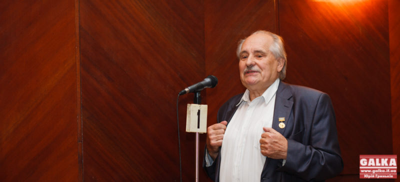 Президент України нагородив франківського письменника і професора