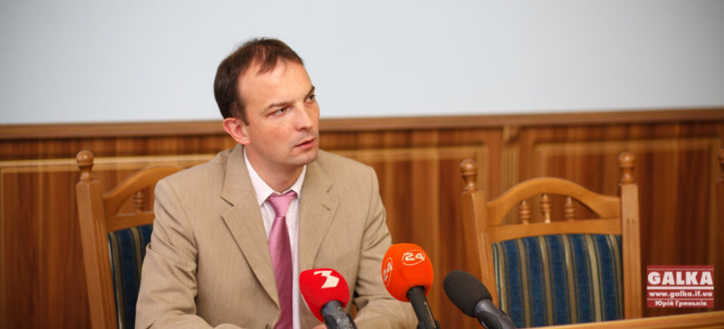 В Україні може з’явитися новий закон про переобрання за конкурсом усіх державних посадовців
