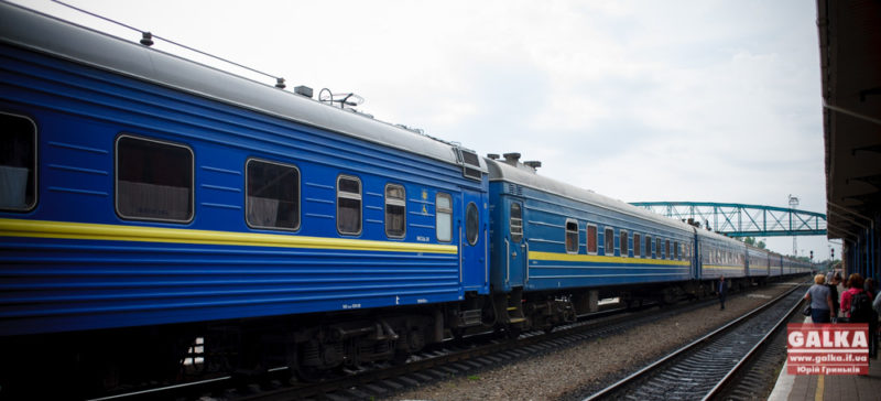 “Укрзалізниця” до 8 березня призначила додаткові потяги на Прикарпаття