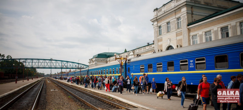 Потяг Запоріжжя – Івано-Франківськ продовжить курсувати до останніх вихідних вересня