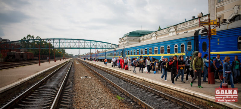 Між Києвом та Івано-Франківськом четверті вихідні поспіль курсуватиме додатковий поїзд