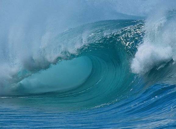 Пляжі Чорноморки та Іллічівська накрила гігантська хвиля. Є постраждалі