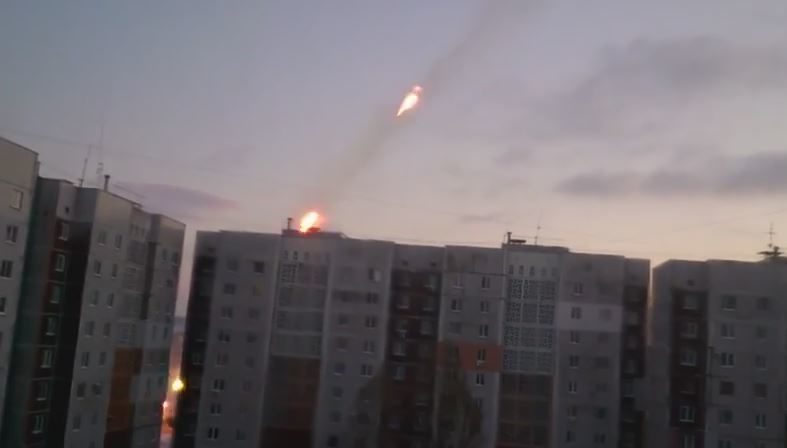 У Мережі з’явилося відео обстрілу бойовиками з житлових кварталів Донецька позицій АТО “Градами”
