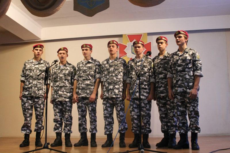 Вихованці Івано-Франківького ліцею-інтернату привітали військових з Днем Збройних Сил (ФОТО)
