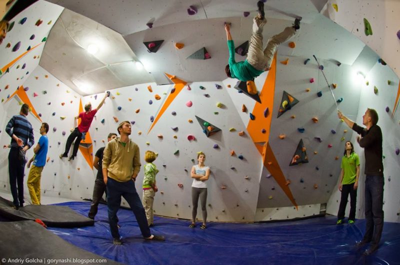 У Франківську з`явився новий зал для альпіністів та скелелазів (ФОТО)