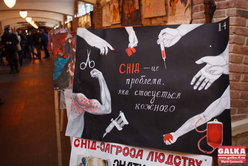 Поки весь світ бореться з ВІЛ, Україна бореться з ВІЛ-інфікованими, – правозахисники