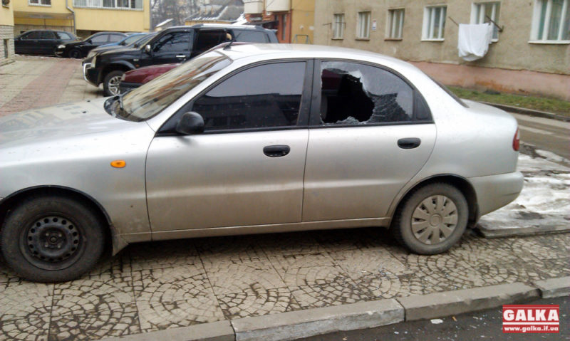 У Івано-Франківську працюють автомобільні злодії – потерпілий