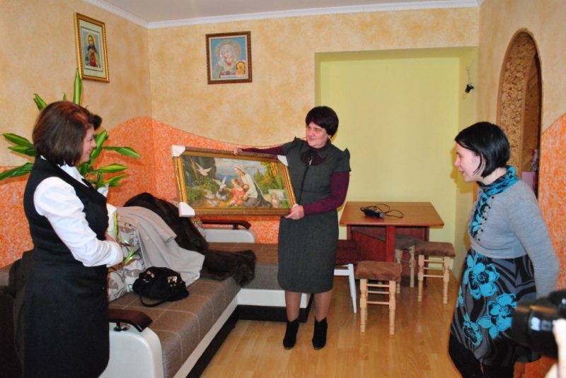На Прикарпатті жінка з обмеженими можливостями отримала квартиру