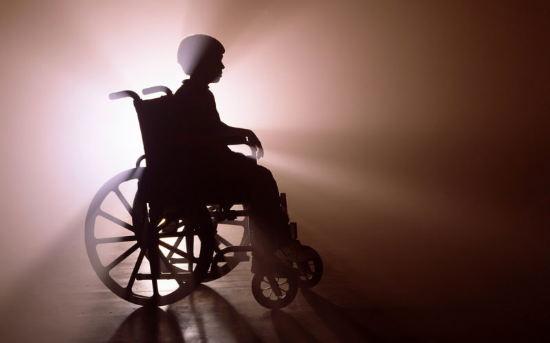 На Прикарпатті трьом пенсіонерам купили інвалідні візки