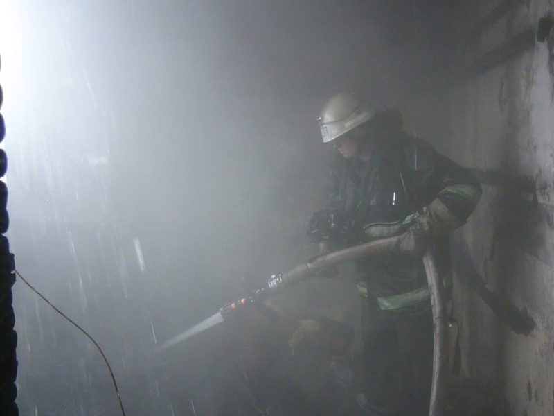 Рятувальники 40 хвилин гасили пожежу у франківській багатоповерхівці