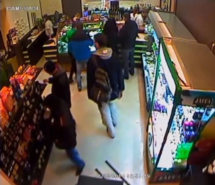 Камера відеоспостереження зафіксувала нахабну крадіжку в кав’ярні Франківська (ВІДЕО)