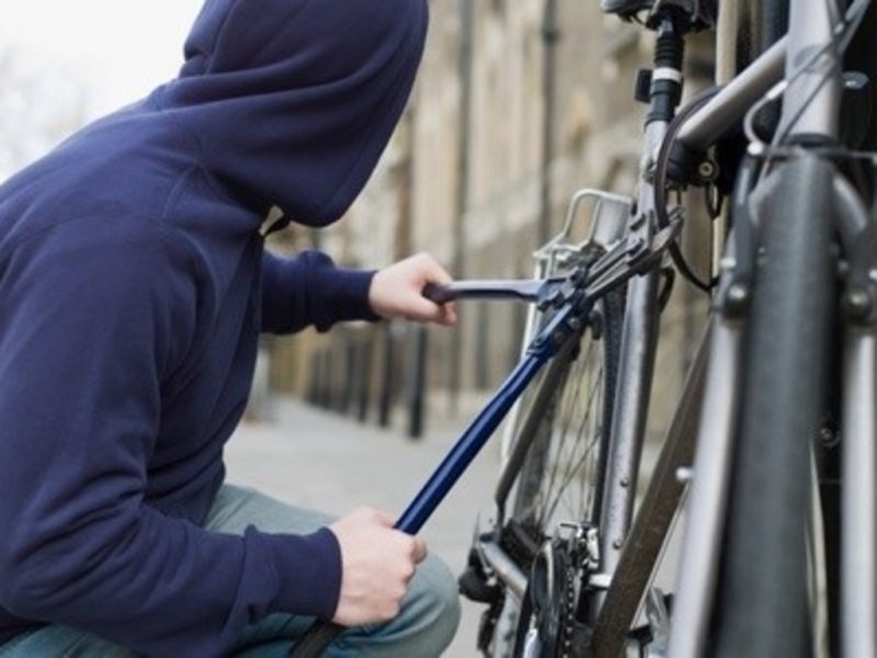 Франківцю повернули викрадений велосипед – власник випадково зустрів злодіїв на вулиці (ВІДЕО)