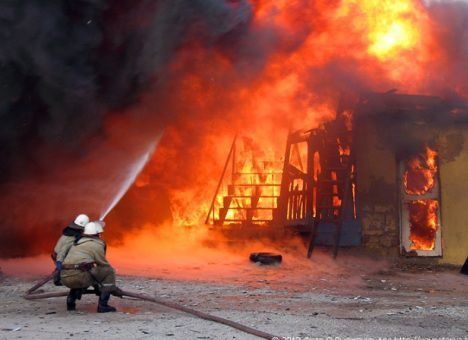 В пожежі на Прикарпатті загинула жінка, чоловік в реанімації