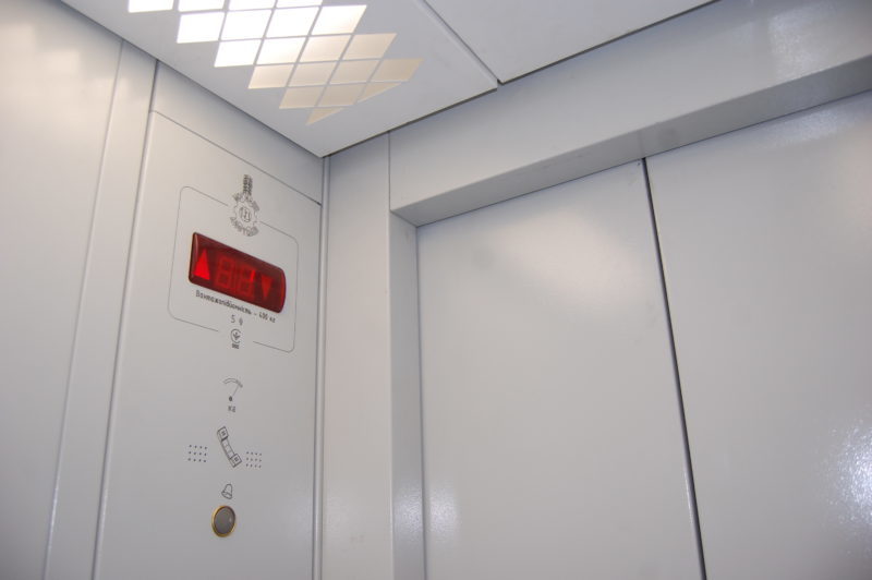 Через розкрадання та завершення терміну експлуатації у Сумах не працюють кількасот ліфтів