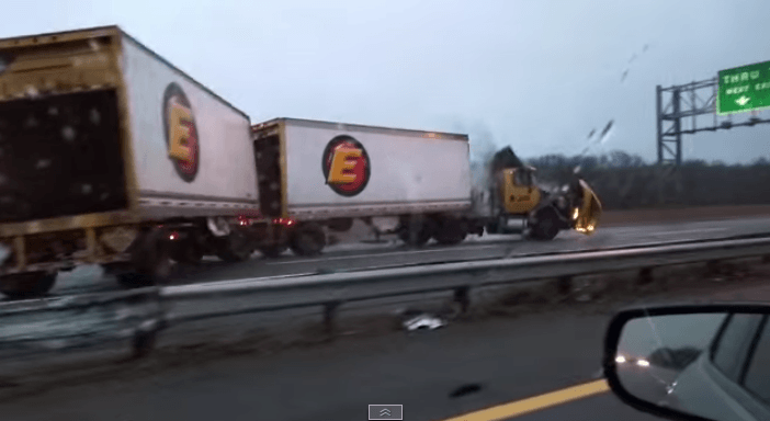 Відео навіженої вантажівки “підірвало” youtube