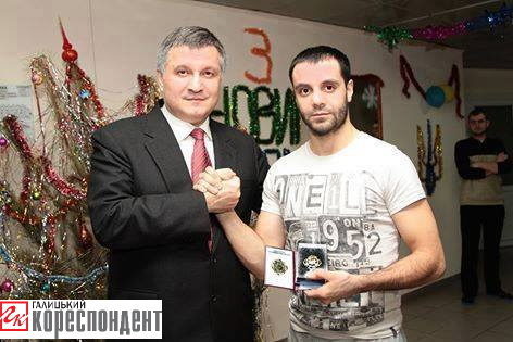 Бійця “Донбасу” з Прикарпаття нагородили нагрудним знаком “За відвагу” (ФОТОФАКТ)