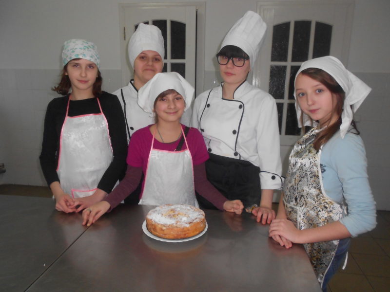 У Карітасі діти з труднощами у навчанні опановують професію кухаря (фото)
