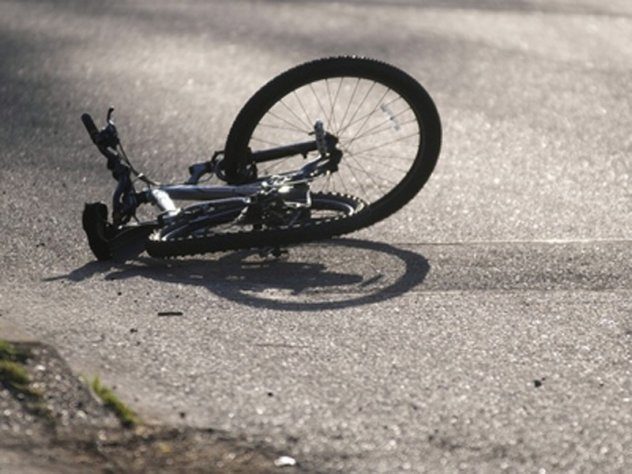 На Короля Данила машина збила велосипедиста – винуватець зник