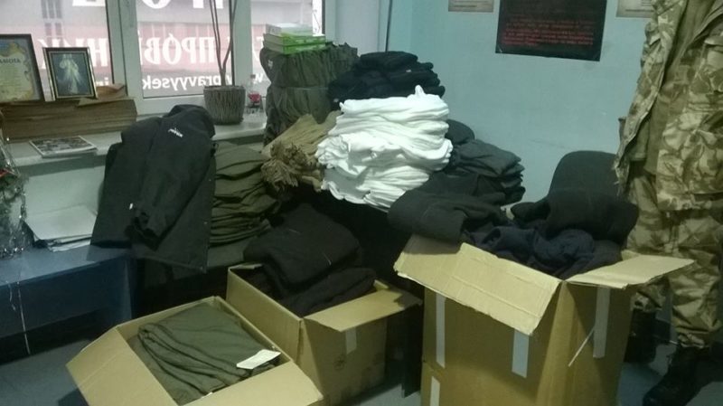 Волонтери з Лондона передали теплі речі для українських бійців