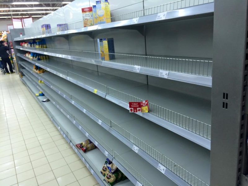 В Івано-Франківську в деяких магазинах ввели обмеження на купівлю продуктів