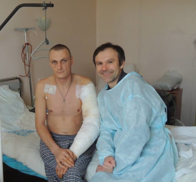 Вакарчук відвідав поранених бійців (фото)