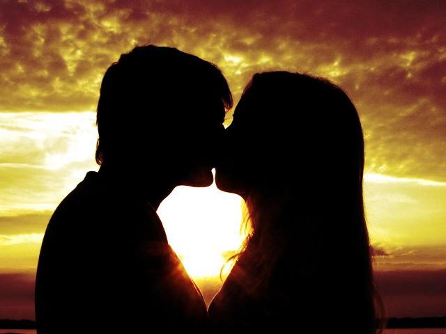 Франківські медики розповіли, чим корисні та шкідливі поцілунки