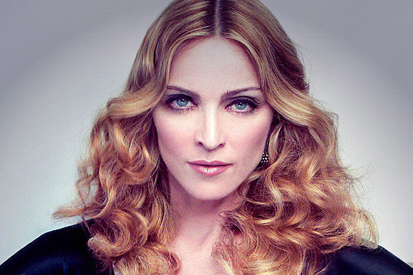 Мадонна впала зі сходів на Brit Awards (відео)