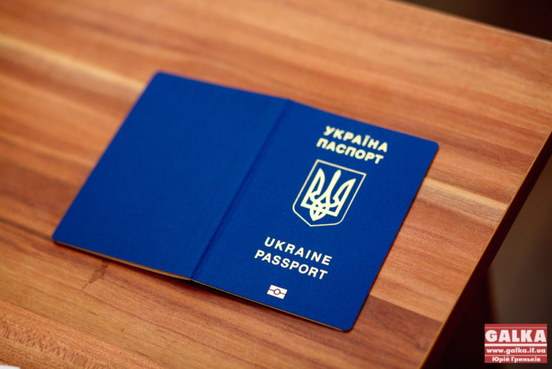 Івано-Франківщина зайняла четверте місце в Україні за кількістю виданих закордонних паспортів