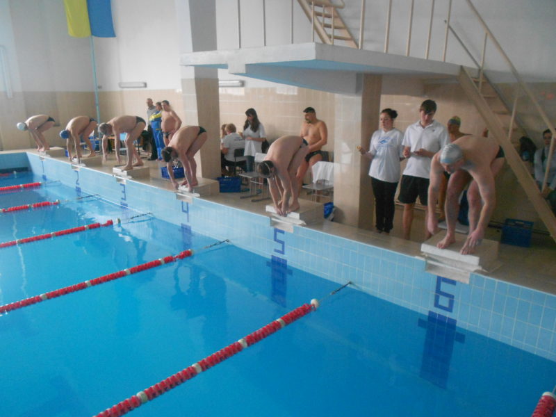 Іванофранківці завоювали 14 призових місць на змаганнях ветеранів з плавання