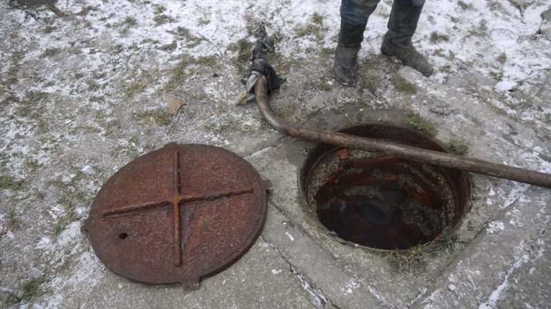 Скоро у Франківську з’являться каналізаційні люки з гербом міста