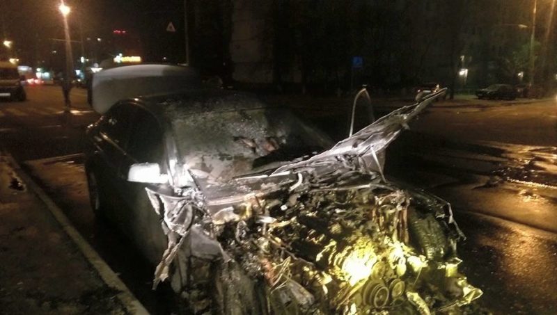 Невідомі підпалили авто керівника “Укрзалізниці” (фотофакт)