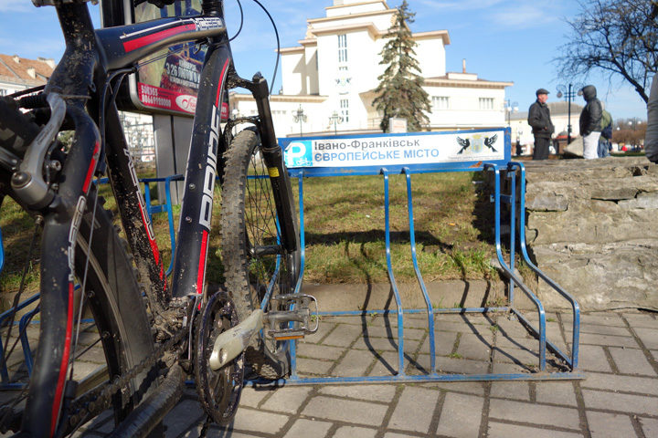 Один день на велосипеді в Теплому місті: Київська велоактивістка перевірила Івано-Франківськ на придатність до велопрогулянок (ФОТО)