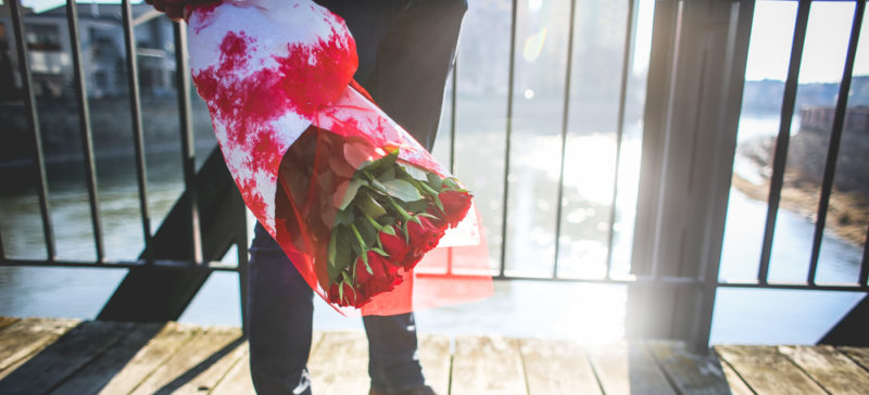 У Франківську пропонують взяти букет квітів в оренду для фото в Instagram