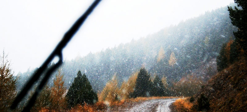 У середу на Прикарпатті чекають сильні дощі та мокрий сніг