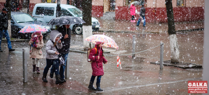 У Франківську випав перший весняний сніг (ФОТО)