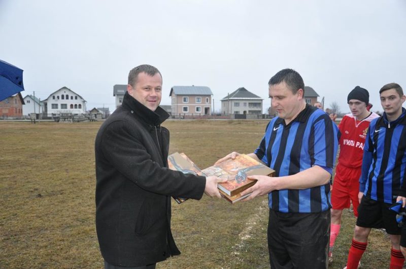 Сільські громади Старого Лисця та Хмельниччини наводили діалог грою у футбол