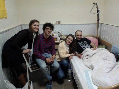 У столичний шпиталь пораненому в АТО прикарпатцю прийшла допомога з Івано-Франківська (ФОТОФАКТ)