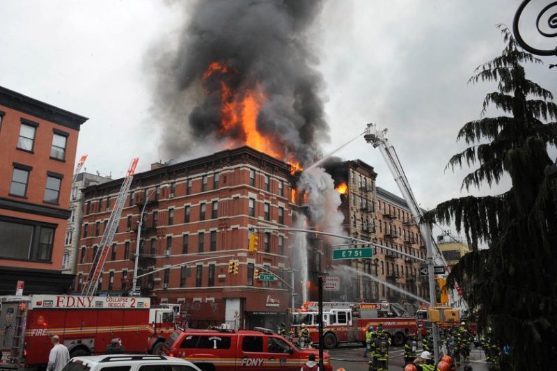 У Нью-Йорку внаслідок вибуху газу обвалився п’ятиповерховий будинок (відео)