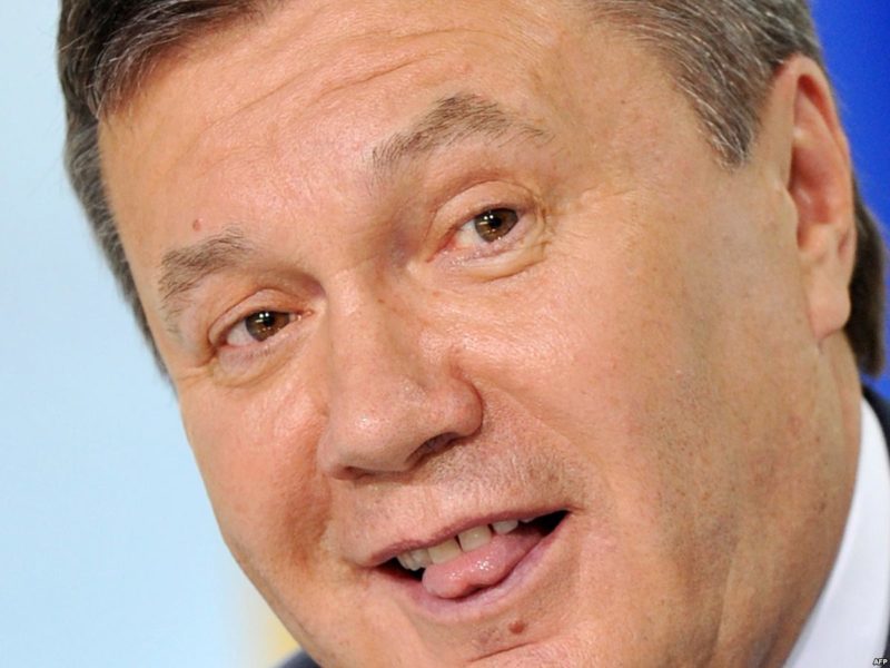 Янукович просить очну ставку з Порошенком та іншими високопосадовцями