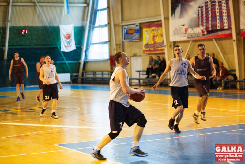 “ВАМБУД” кує перемоги в баскетбольному чемпіонаті області