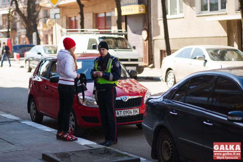 ДАІ ганяло порушників паркування на Бельведерській (ФОТО)