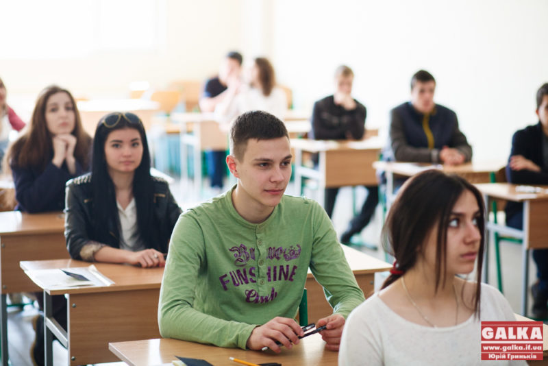  Польща дозволить школярам з України скласти в себе випускні іспити