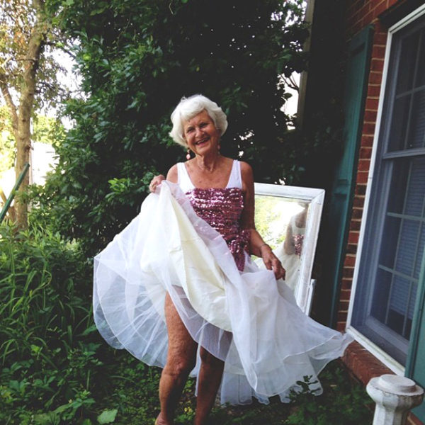 Креативна 86-річна бабуся вражає Мережу яскравими “селфі” (ФОТО)
