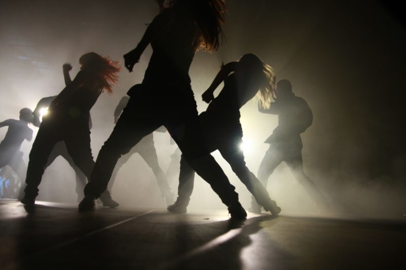 Працівники ПАТ «Прикарпаттяобленерго» танцюють просто неба під час робочої фітнес-перерви (ВІДЕО)