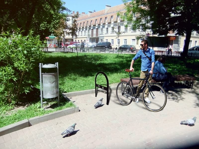В цьому році в Івано-Франківську планують встановити сотню велостоянок (ФОТО)