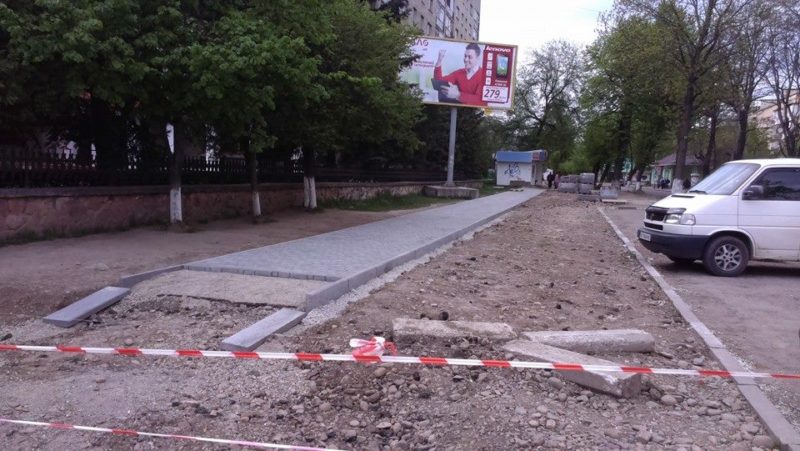 В Івано-Франківську завершують облаштування тротуарів на трьох об’єктах – Смушак (ФОТО)