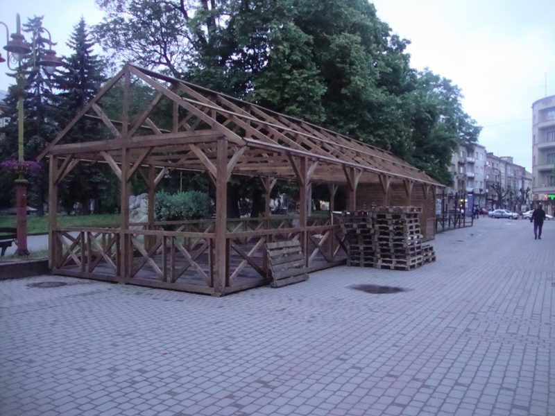 В Івано-Франківську діятиме новий порядок встановлення літніх  майданчиків
