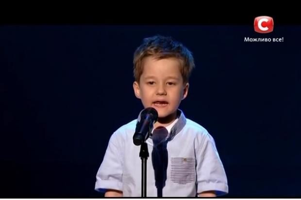 Маленький калушанин Адріан Поп заспівав  ”Воїни світла” на гала-концерті шоу “Україна має талант”  (ФОТО)